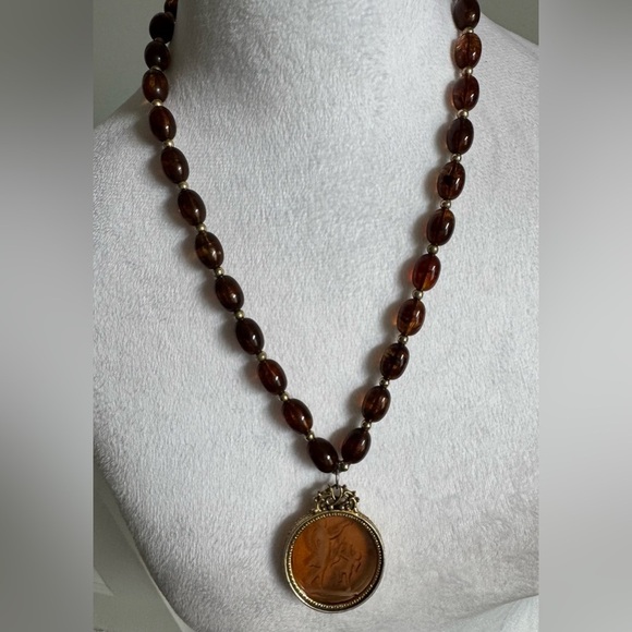 Vintage Goldette Root Beer Lucite Necklace Venus & Cupid Amber Intaglio Pendant - Picture 1 of 6